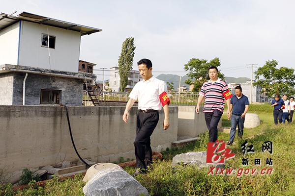 說明: 新田：秦山成深入庫區指導飲用水源地環境保護工作